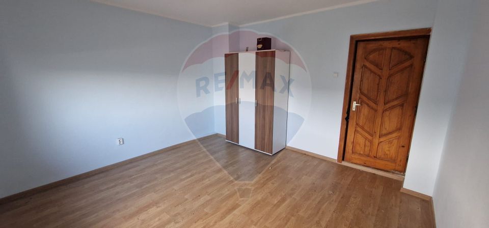 Vilă S+P+1E+M cu 7 camere de vânzare în TG. OCNA