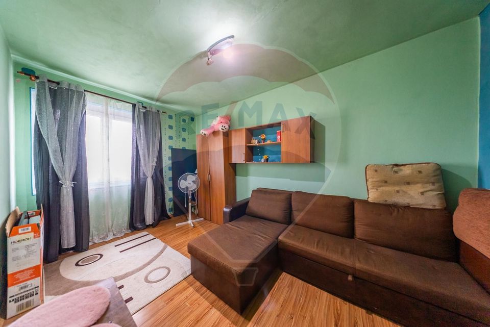 Apartament de vânzare 3 camere Chisineu Cris