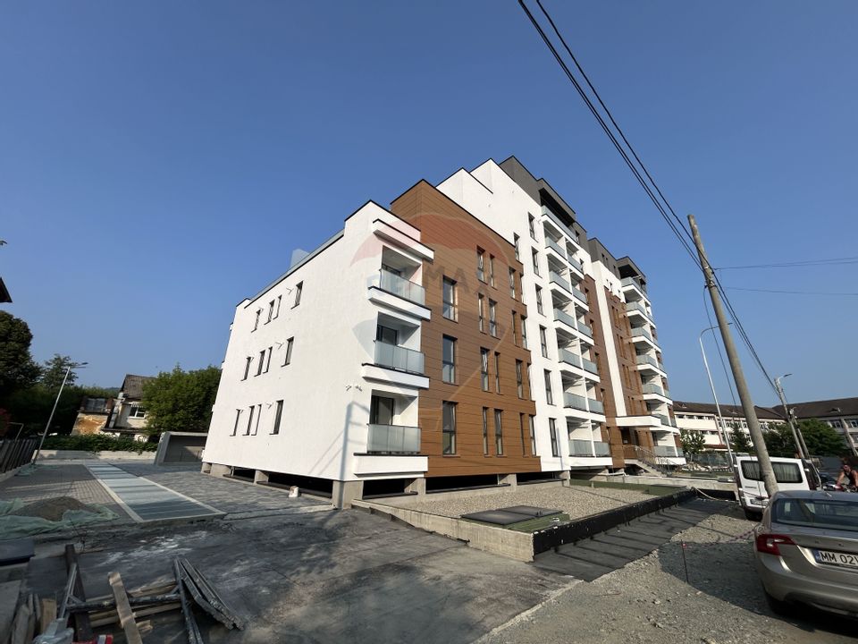 Apartament cu 3 camere de vânzare în bloc nou, zona Centrala