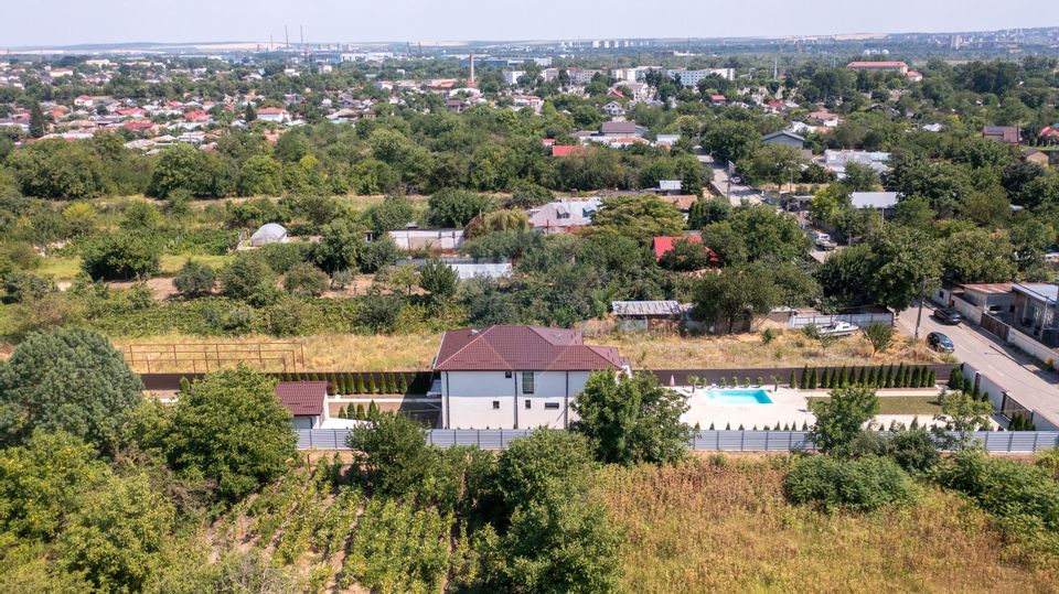 Vanzare Vila de Lux - Oază de Eleganță și Confort, Piscina, Giurgiu