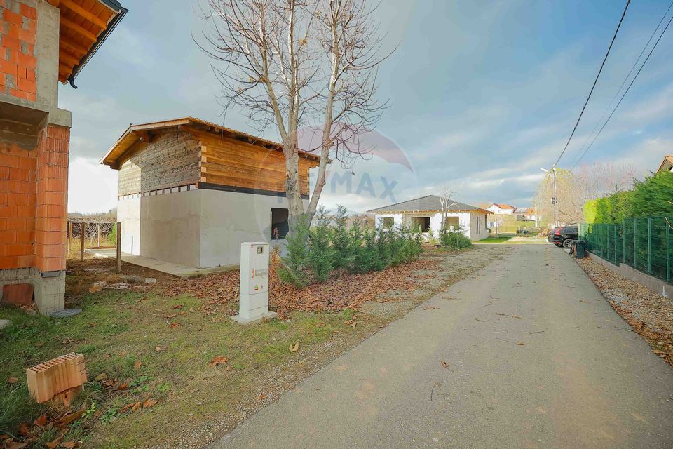 Casă P+M în construcție cu teren de 500 mp zona Aqua Park Venus