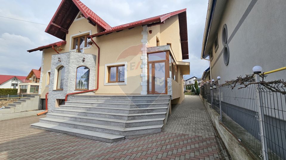 6 room House / Villa for sale