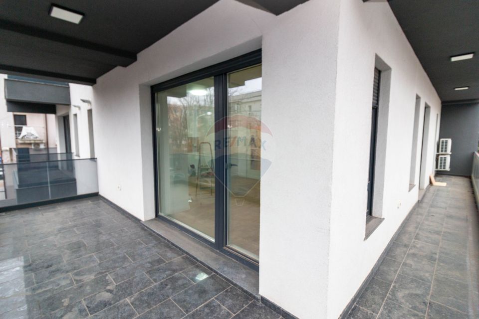 Apartament nou de 3 camere Nemobilat de inchiriat in zona Aviatiei