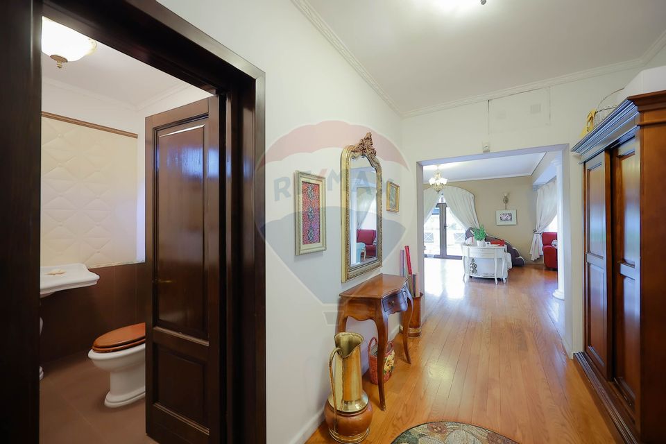 Casă / Vilă cu 5 camere de vânzare în zona Dealuri Oradea