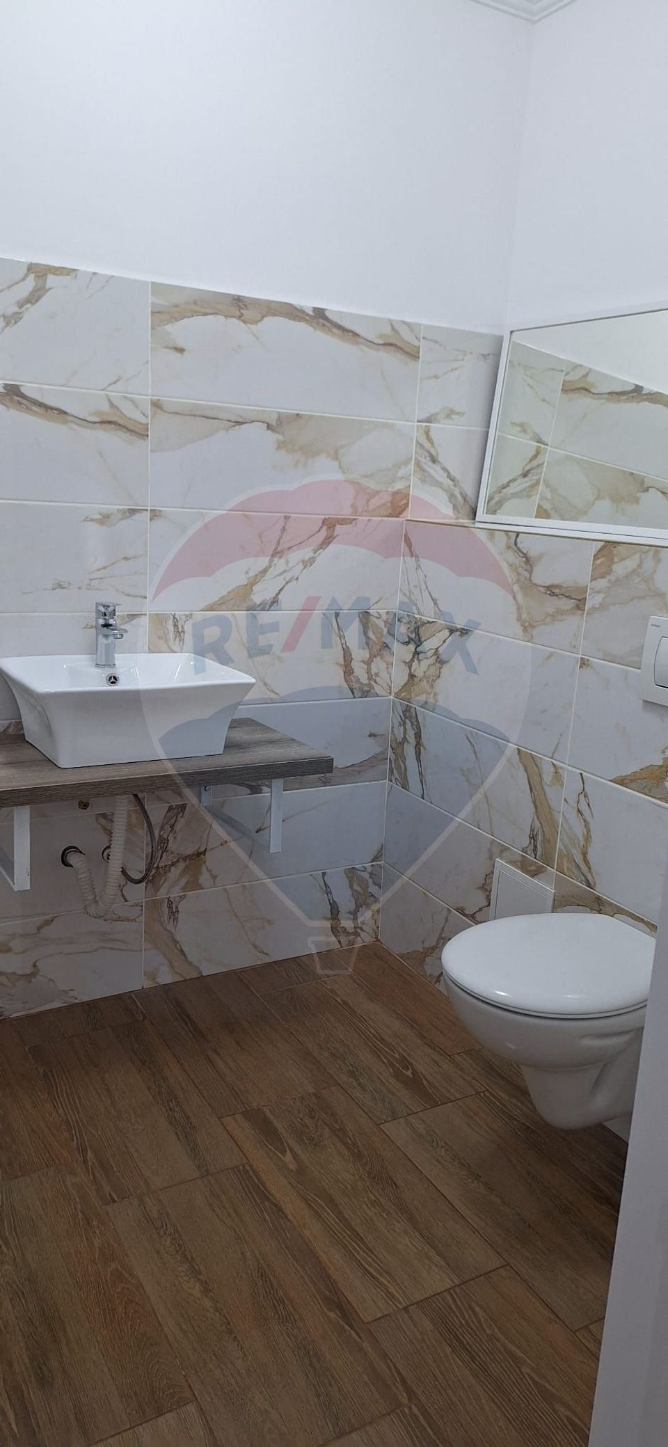 80sq.m Commercial Space for rent