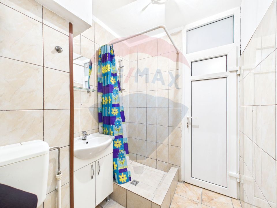 Apartament cu 4 camere de vânzare în zona Rahova