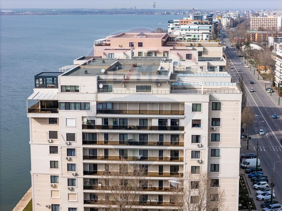 Penthouse de vanzare in Mamaia vedere frontala lac si marea Neagra