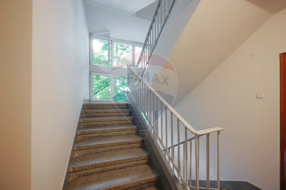 Apartament cu 3 camere de vânzare – ultracentral, vedere panoramică