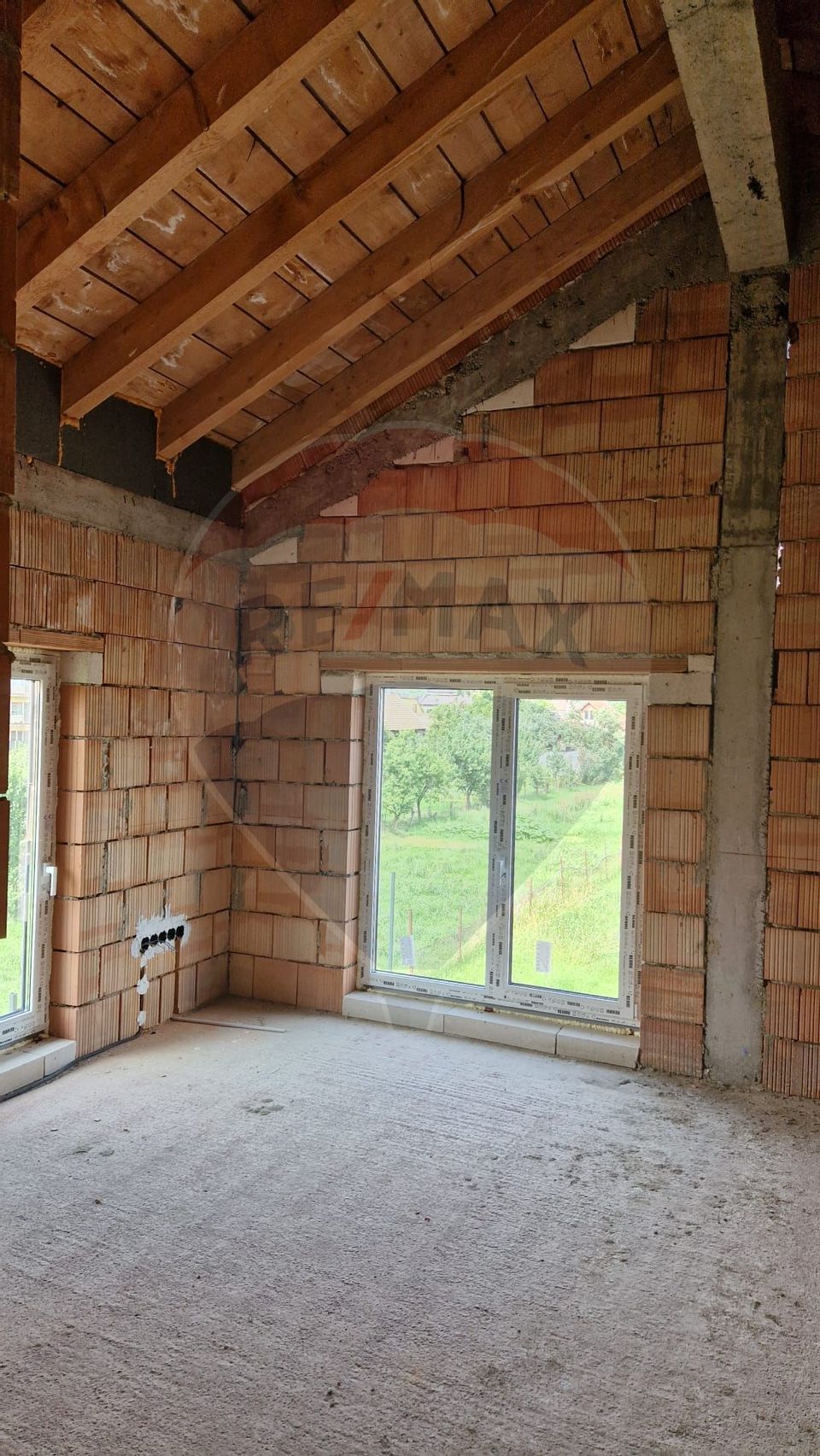 Casă / Vilă cu 4 camere de vânzare