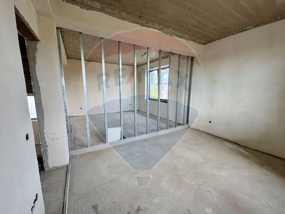 Vilă frumoasa cu 5 camere, 700 mp currte si pompa de caldura - Saftica