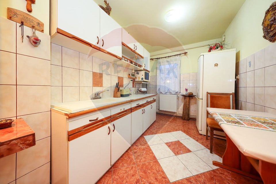 Apartament decomandat de vânzare în zona Tractorul