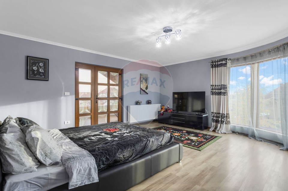 Casă noua pe colt si teren 1079 mp de vanzare in Macea,Arad