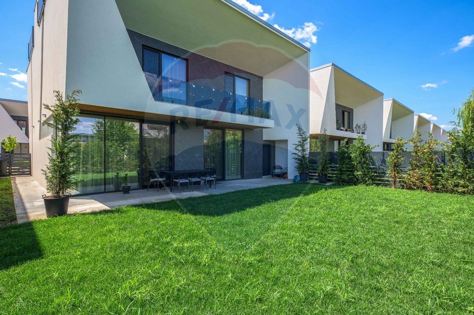 6-room smart villa with rooftop pool – for rent