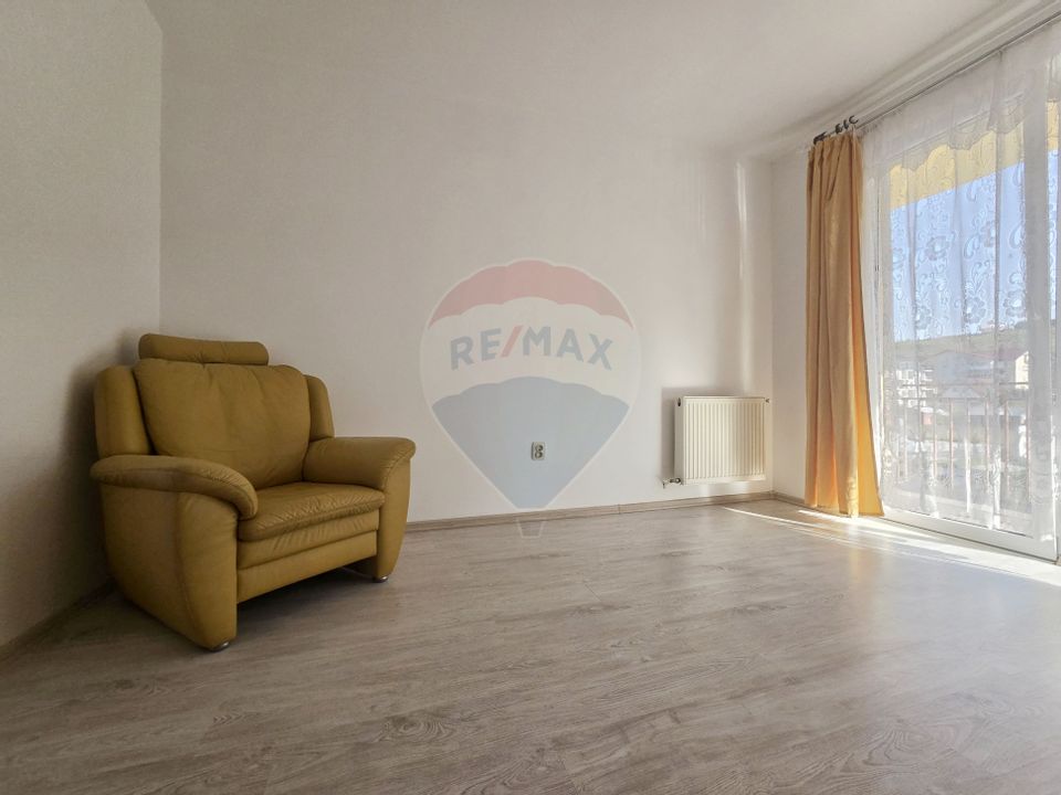 Apartament cu o camera de vânzare si loc de parcare, Floresti