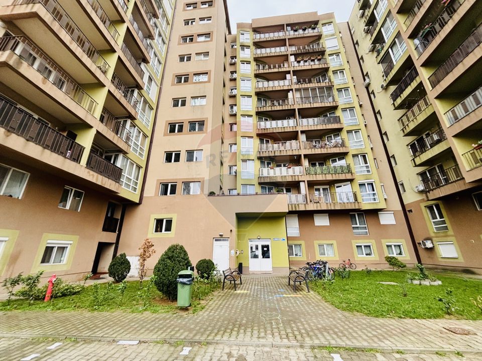 Apartament cu 3 camere de închiriat în zona Nufarul
