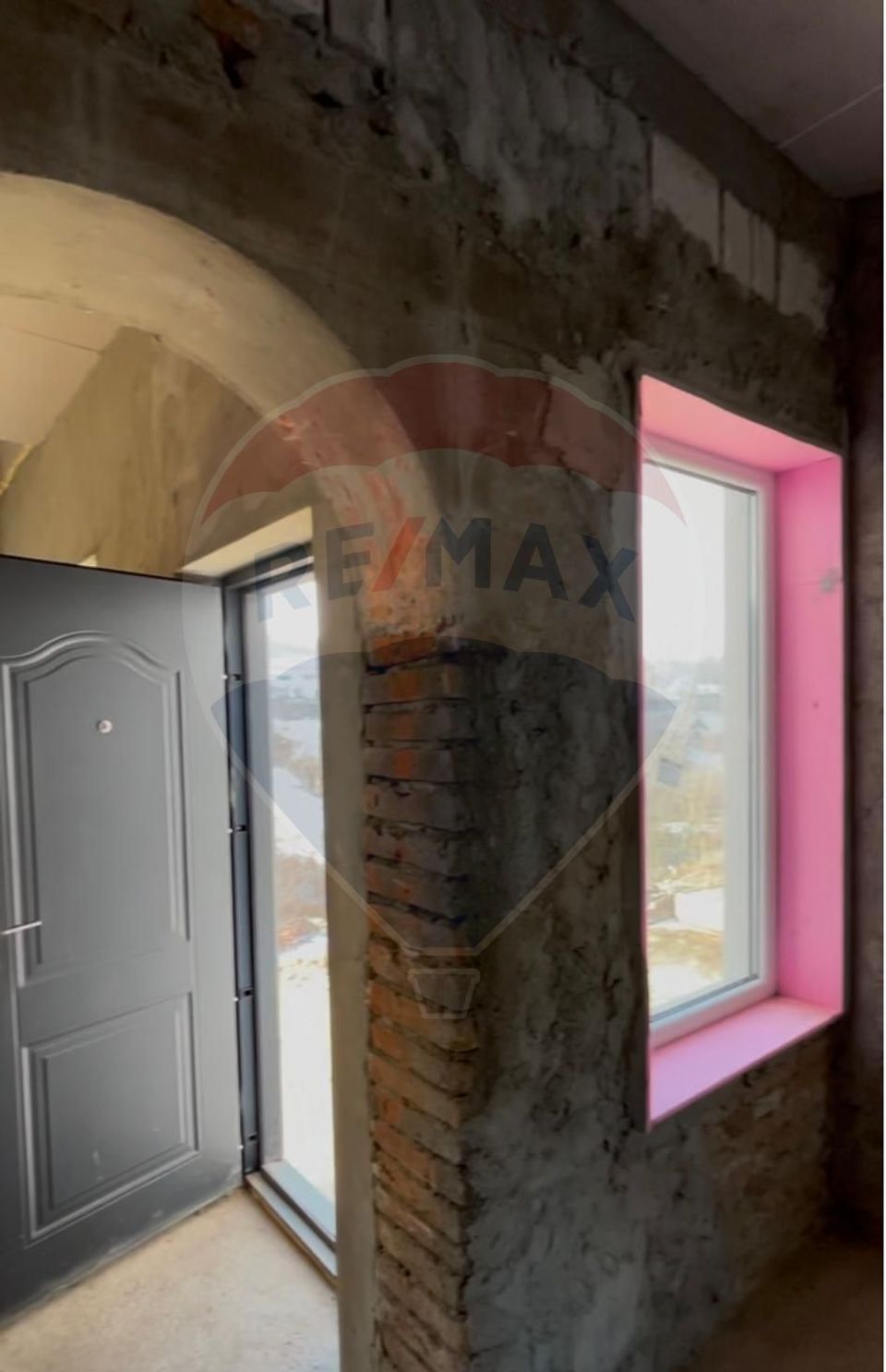 Casă  cu 6 camere de vânzare