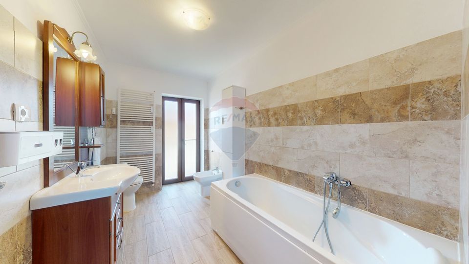 Doua case, 8 camere- oportunitate business - Bod, 2164 mp teren