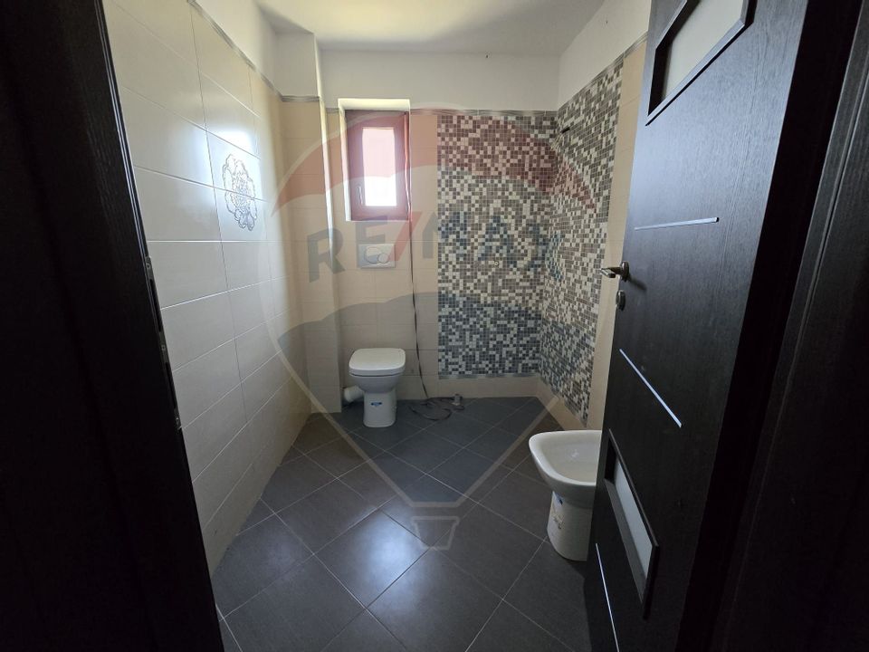 Casă / Vilă cu 4 camere de vânzare în zona Periferie