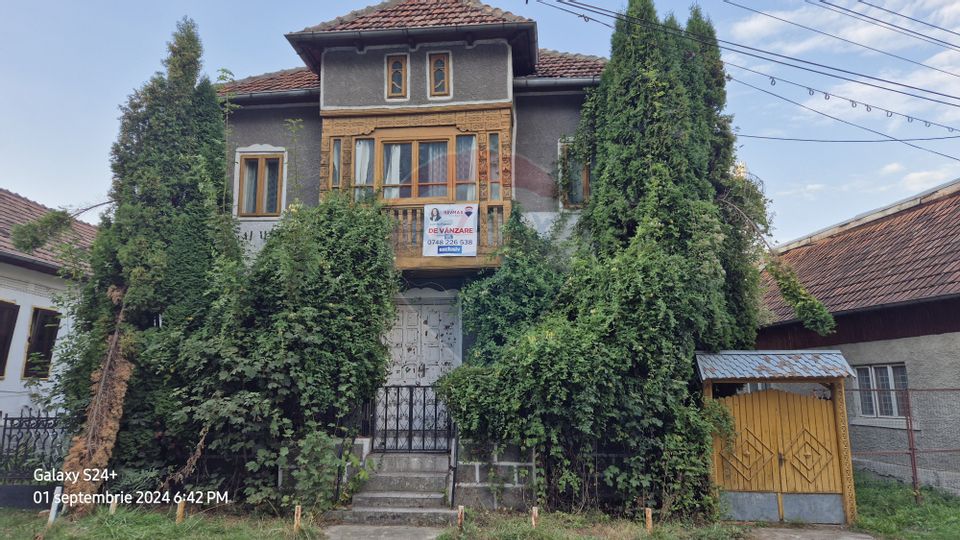 Casă / Vilă cu 5 camere de vânzare in Rucar