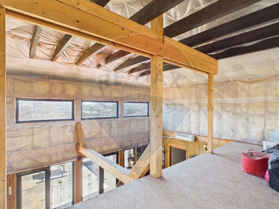 Vila Impunatoare multi-generationala cu Turnulet si Arhitectura Unica