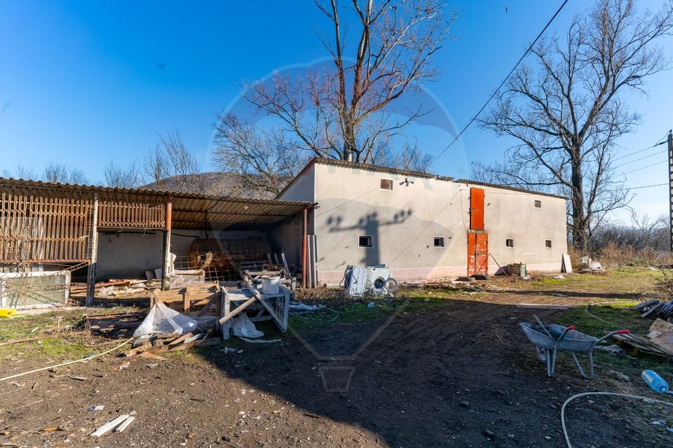 750sq.m Commercial Space for sale