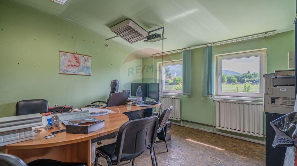 Spațiu industrial de 1,690mp, teren 3800 mp la 2 km de Brașov