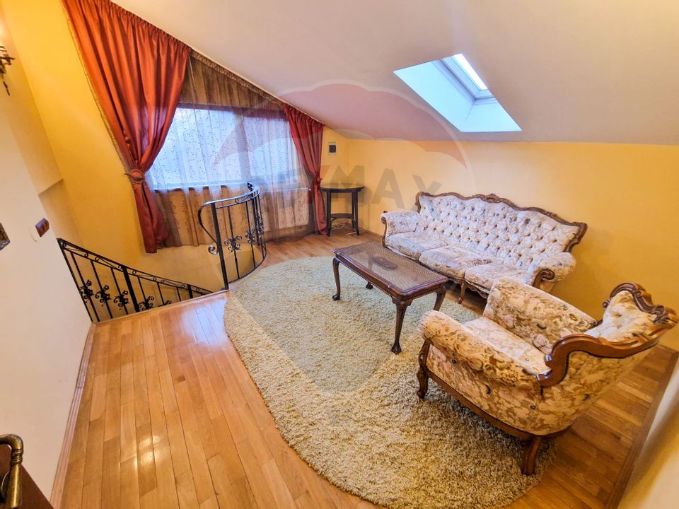 Property Located under Tâmpa composed of 2 Houses and Garden,