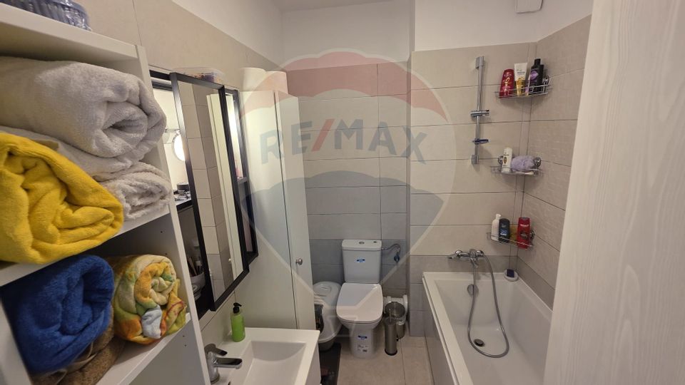 Apartament cu vedere spectaculoasa spre lac in Aqua City