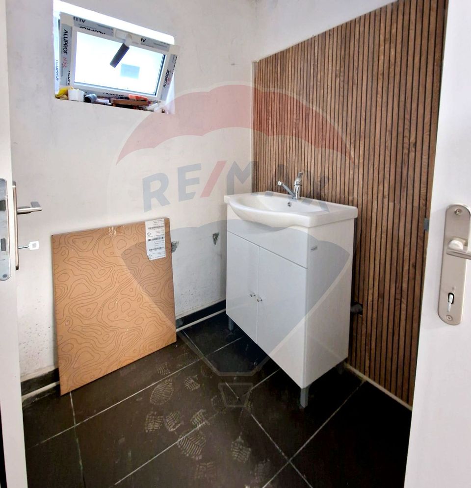 37.2sqm commercial space for rent in the Eroii Revolutiei area