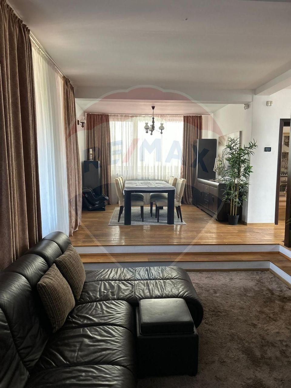 4 room House / Villa for sale