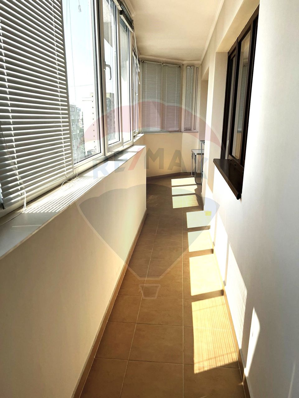 Apartament cu 3 camere de vânzare în zona Piața Victoriei