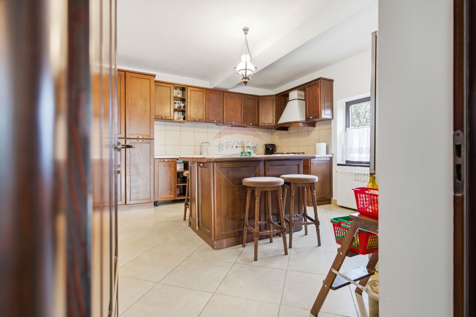 Casă/Vilă de Vânzare cu 5 camere,  Teren 757mp - Iasi - Hlincea