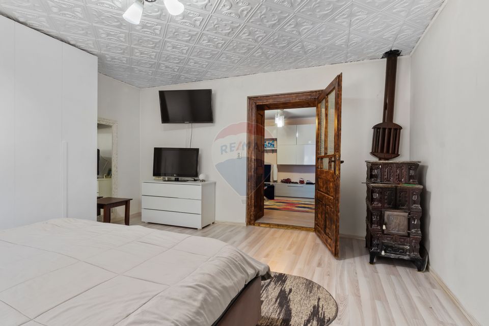 Casă de vânzare cu 5 camere- Nădab, oraș Chișineu-Criș, județul Arad.