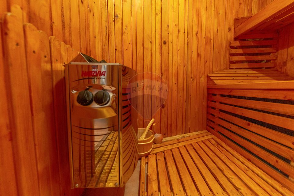 Casă spațioasă cu garaj dublu, foișor și curte amenajată