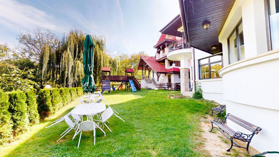 Bratescu Manor | less than a 10-minute walk to Bran Castle