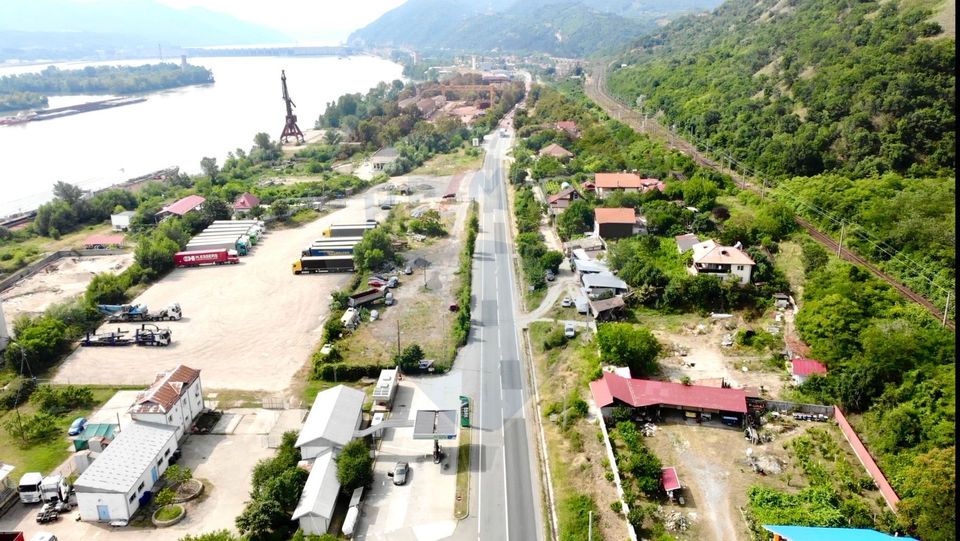 Teren comercial / industrial, de vanzare in zona Portile de Fier 1