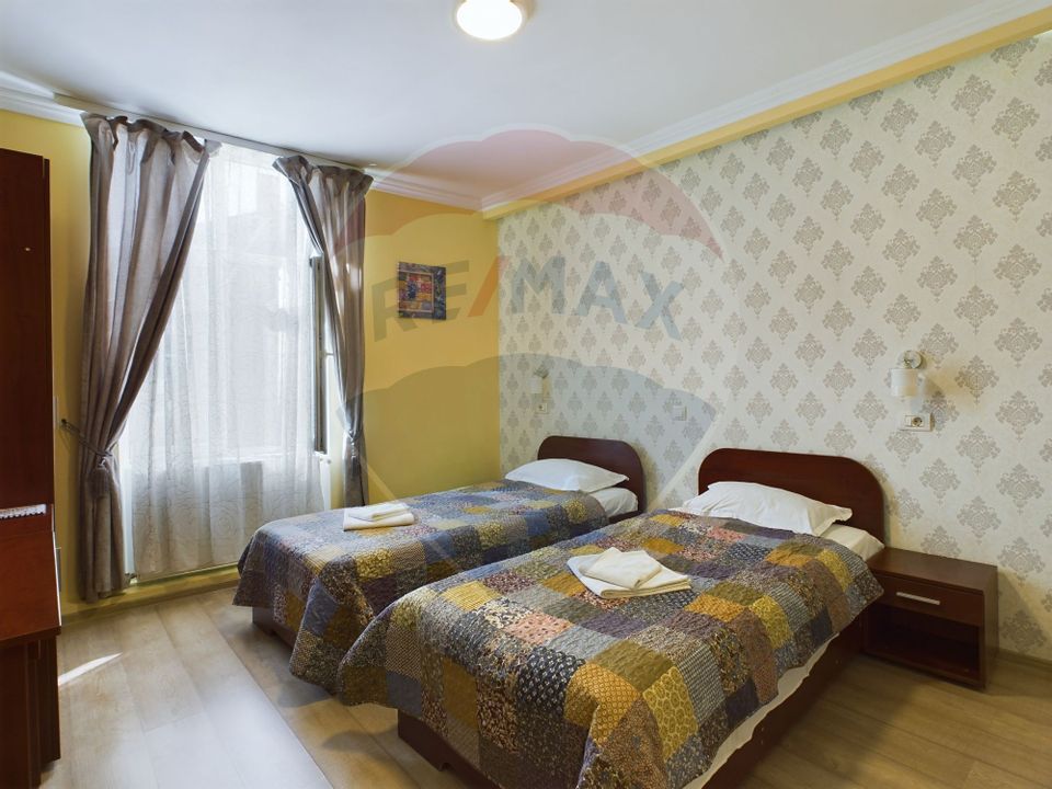 7 room Hotel / Pension for sale, Centrul Istoric area
