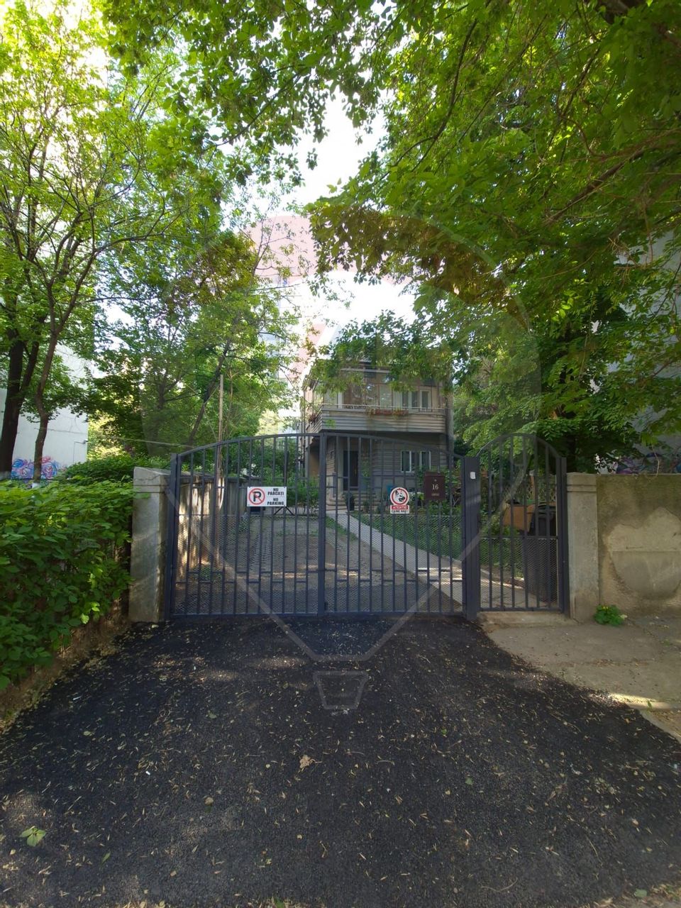 Casă / Vilă cu 11 camere de vânzare în zona Iancului