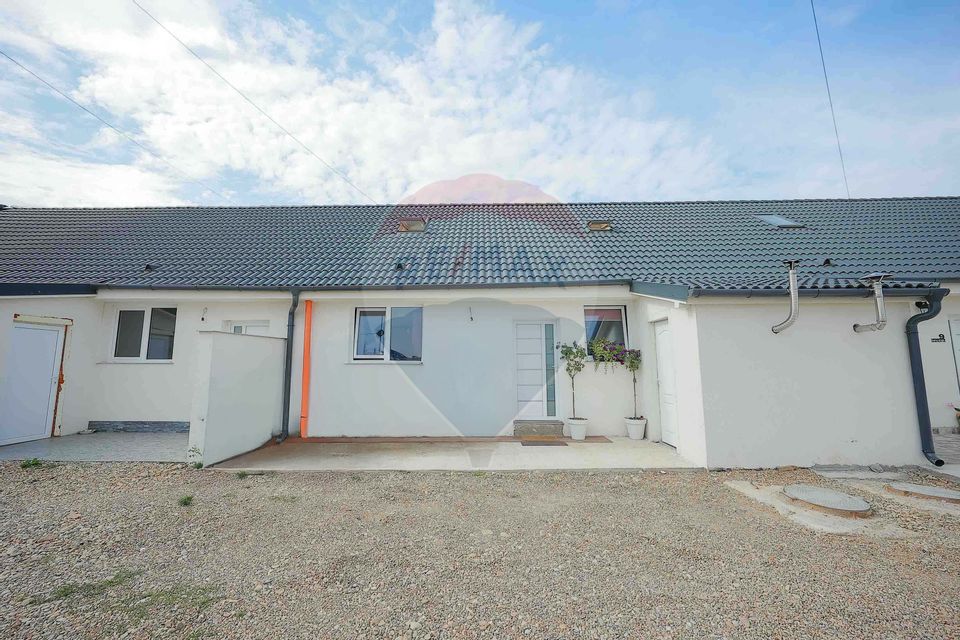 Casă cu 4 camere de vânzare - Ready to Move, în Nojorid