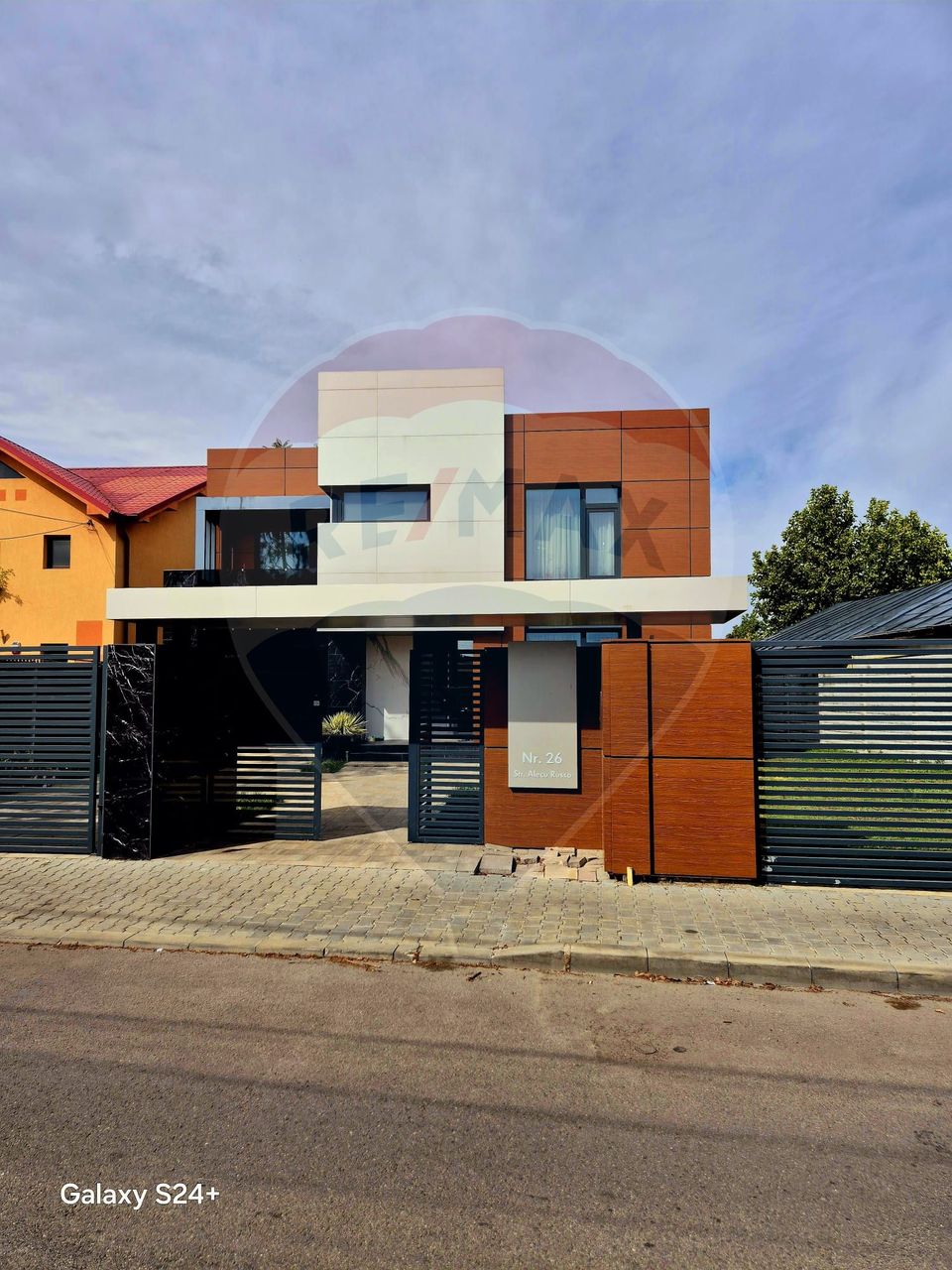 Casă / Vilă cu 4 camere de vânzare în zona Central