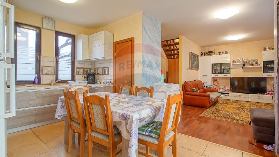 4 room House / Villa for sale, Tractorul area