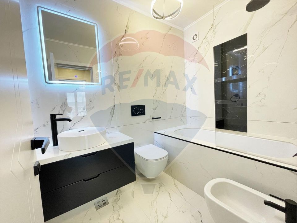 Inchiriere penthouse superfinisat cu 3 camere in zona Centrala