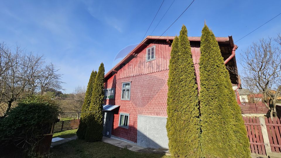 Casă / Vilă cu 3 camere de vânzare-Cacica-Suceava