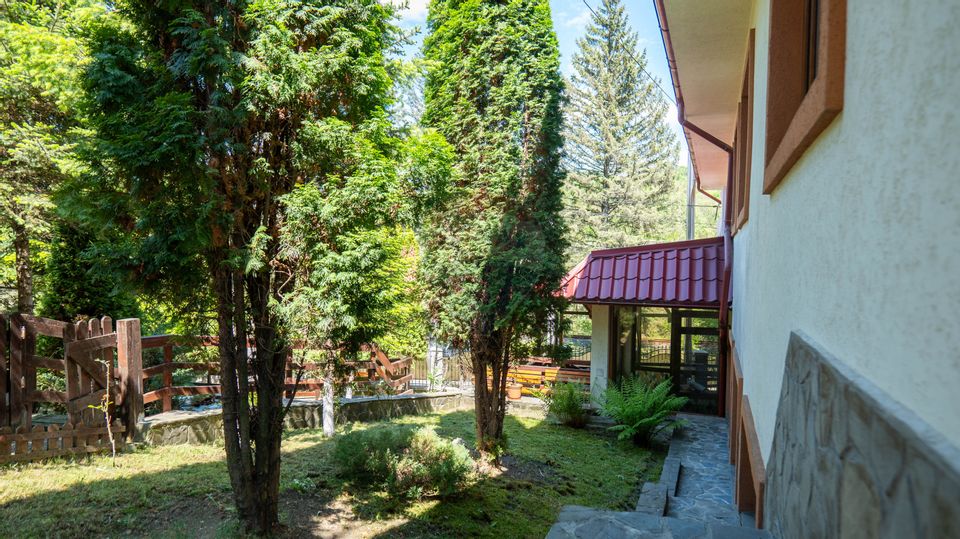 Oferta - vanzare pensiune 10 camere si casa de vacanta, Slanic Prahova