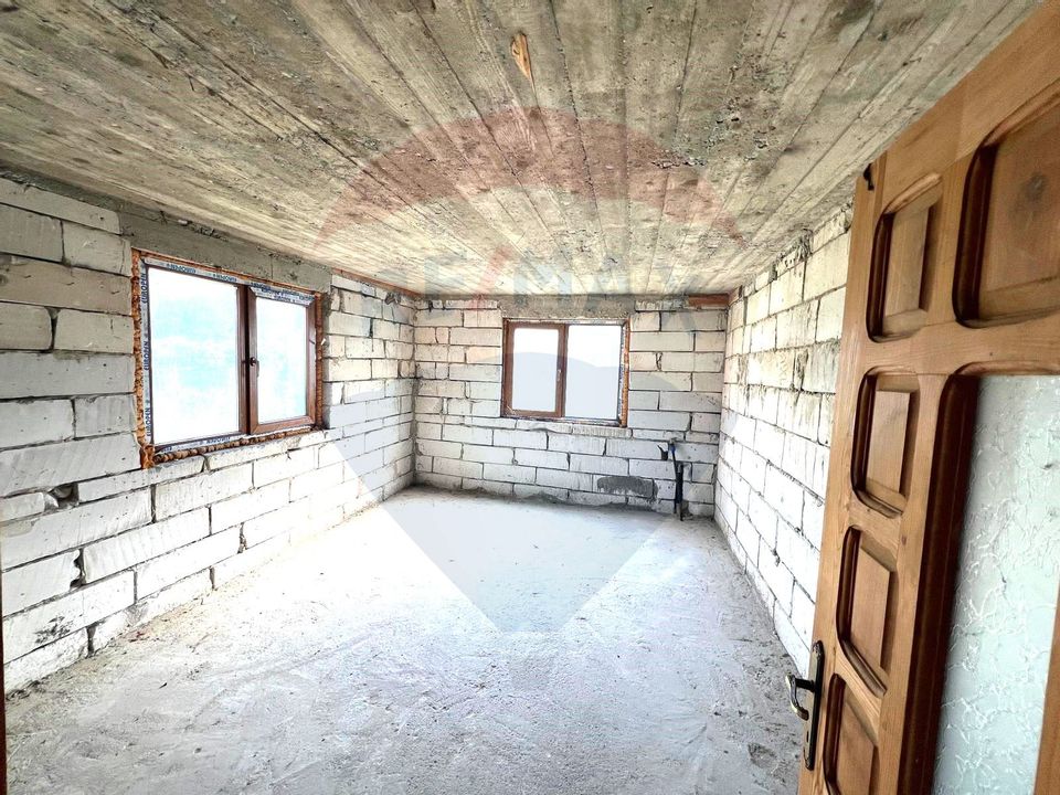 Casă / Vilă cu 6 camere de vânzare în BUHUȘI Județul BACĂU