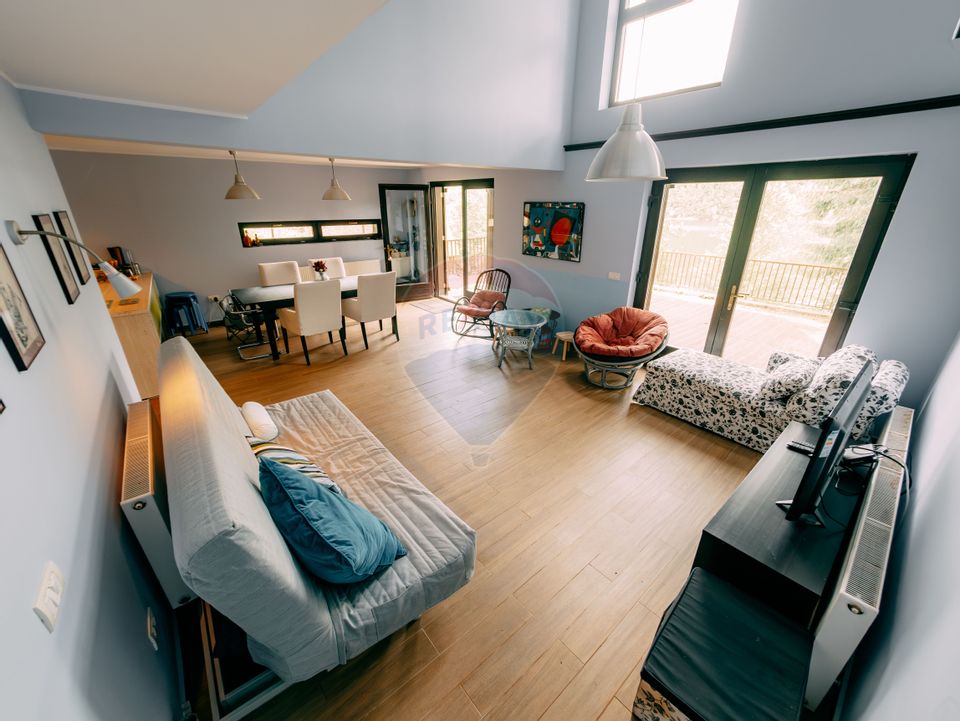 Vanzare casa de vacanta cu ponton privat la lac Tarnita