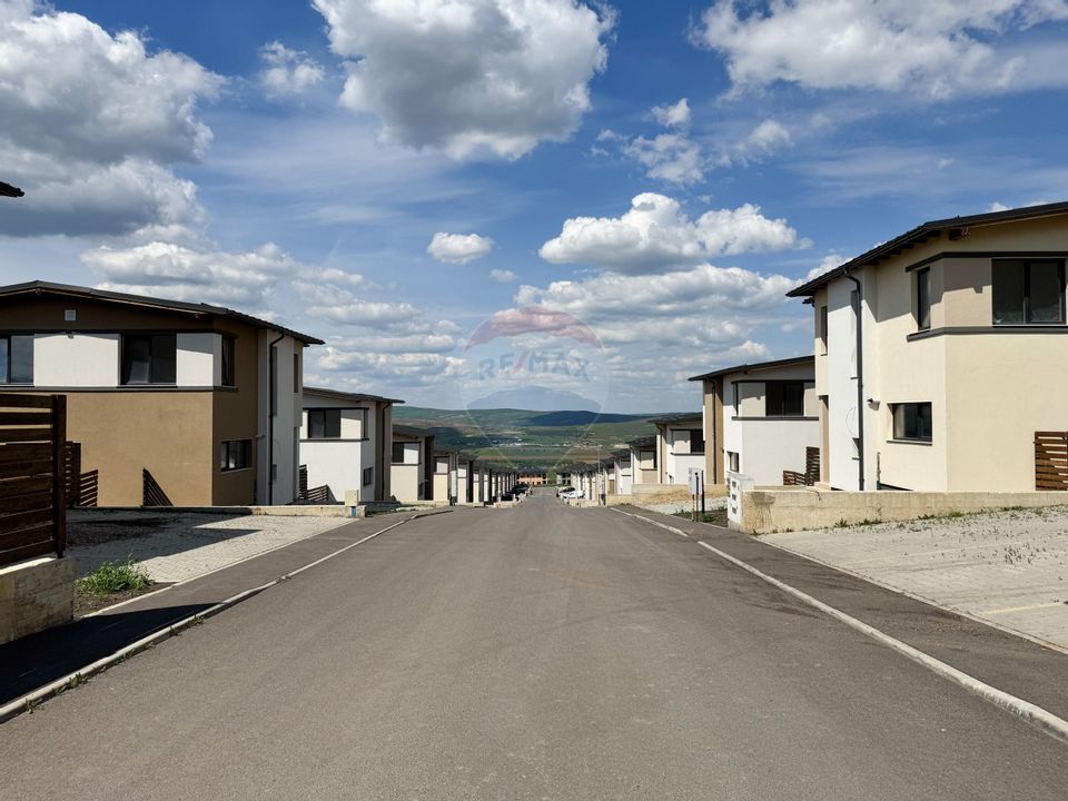 Casă semifinisată în Dezmir - Spațiu, liniște, acces rapid către oraș