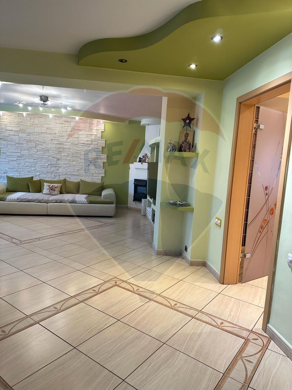 DE INCHIRIAT Apartament cu 4 camere în zona Scriitorilor