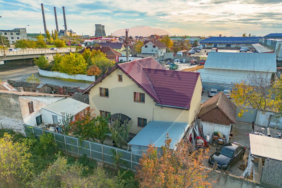 Casă / Vilă cu 6 camere de vânzare în zona Sagului