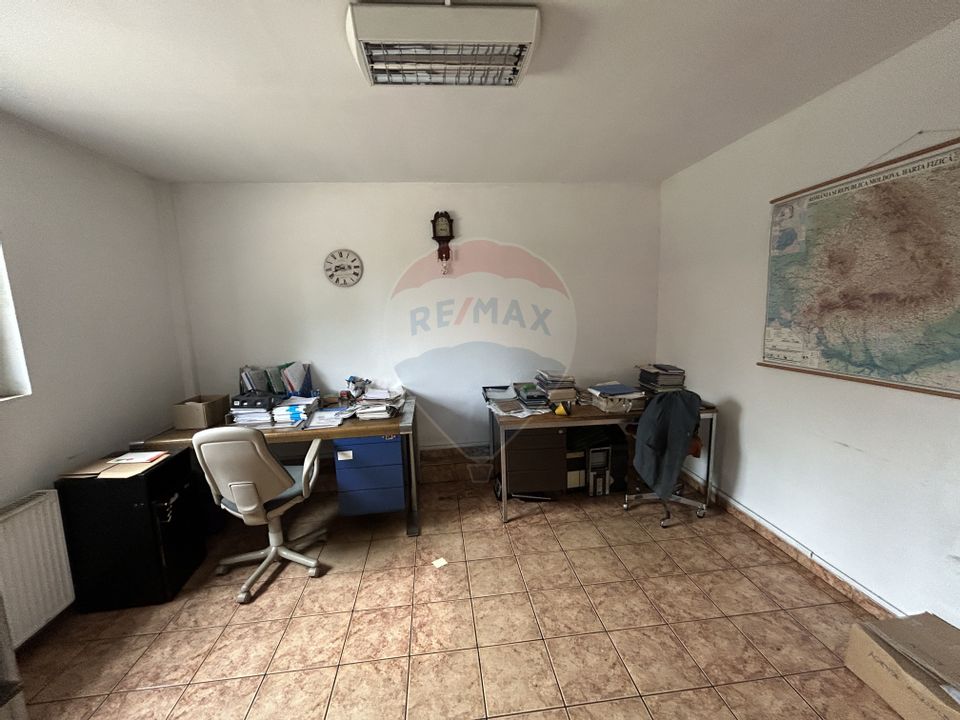 Spațiu industrial de 560mp / platforma betonata 2900mp 100m front